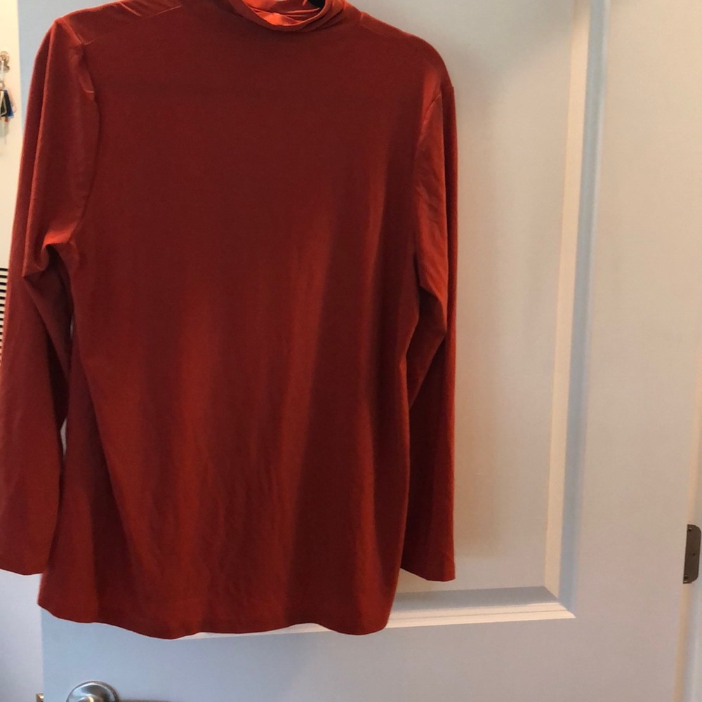 Tops - Picture 2 of 8
